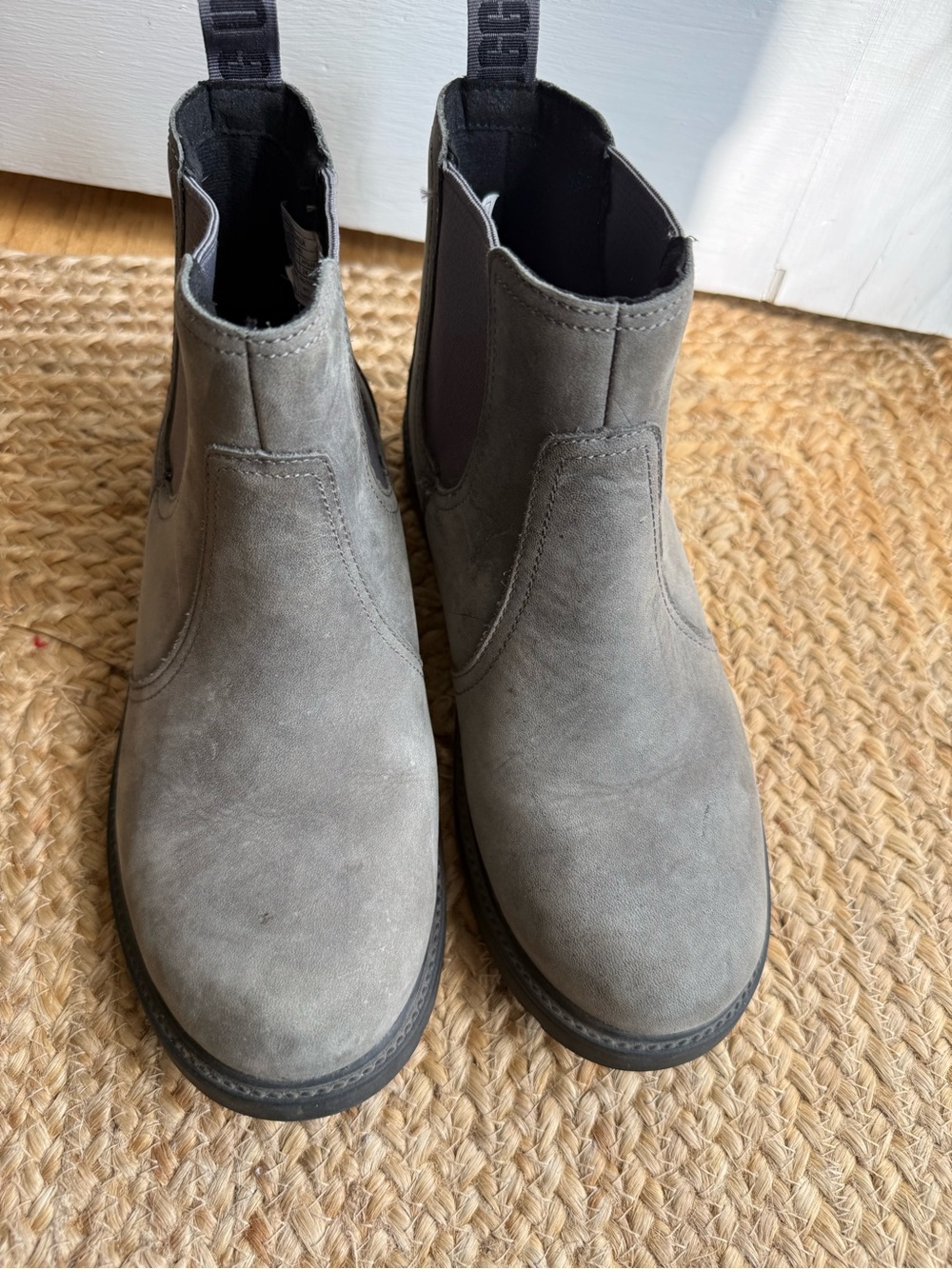 Ugg leather Chelsea Boot